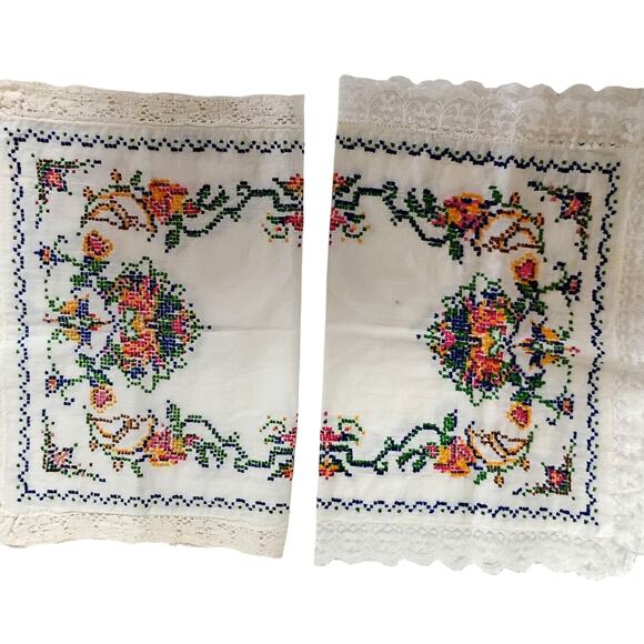 ✨ Retro 🌲 Christmas Cross Stitch Doilies – Handmade Vintage Flour Sack Linens - Picture 3 of 15